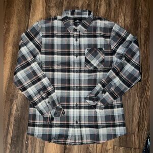 NWT Men’s Size MEDIUM O’Neill Winslow Plaid Flannel Button Up.